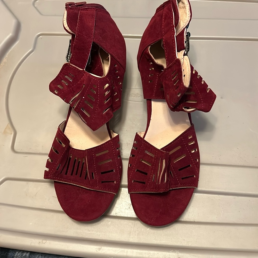 Burgundy dress shoes, heels, never worn, size 43